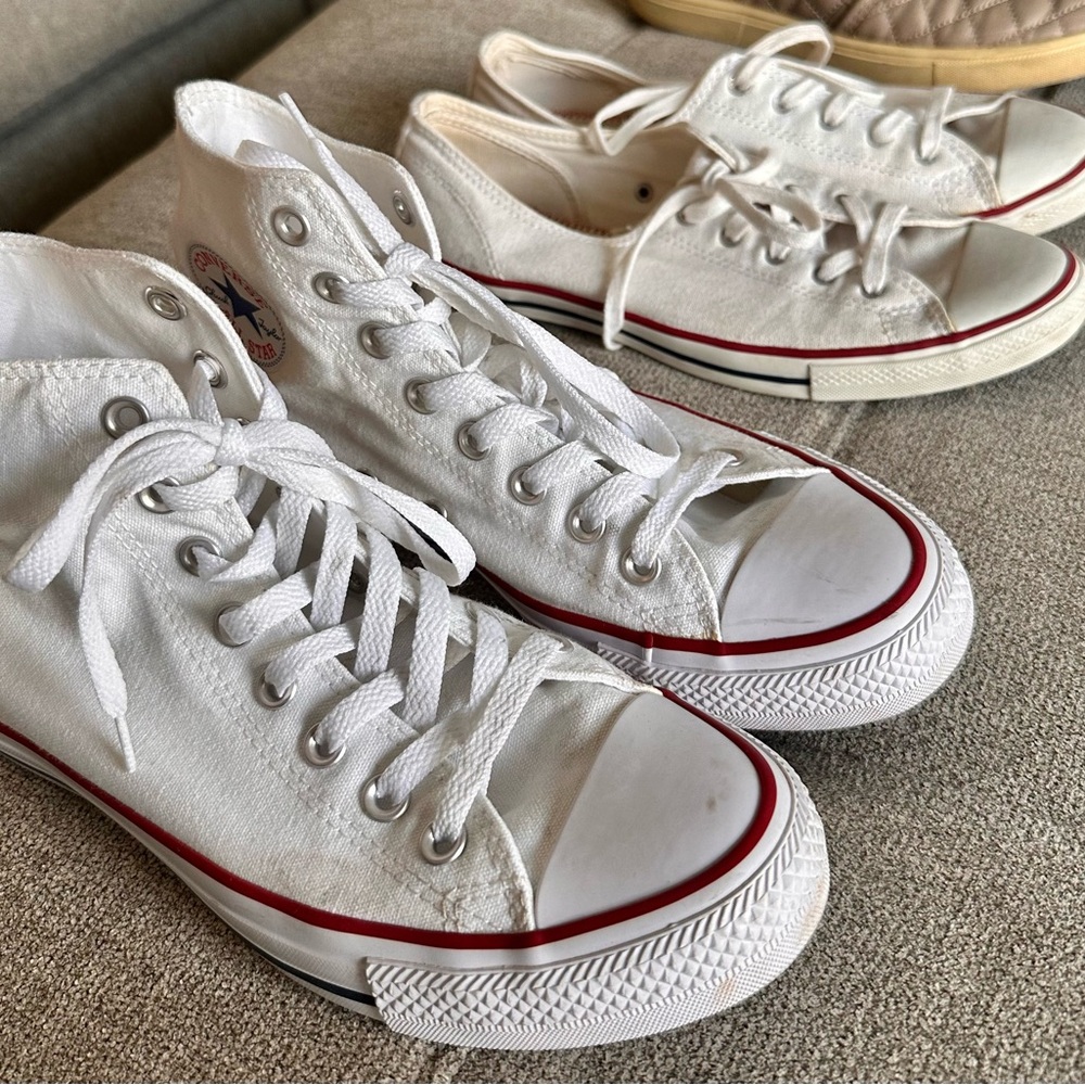 2 Pairs of Converse